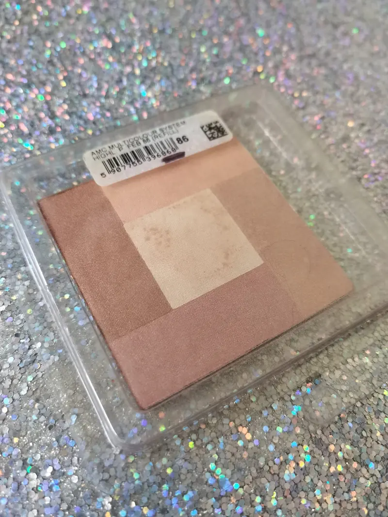 Buildable Bronzing & Highlight Powder – Shade 86 1