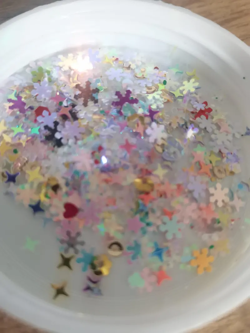 Winter Snowflake Sequin Nail Art – Rainbow Mix 1
